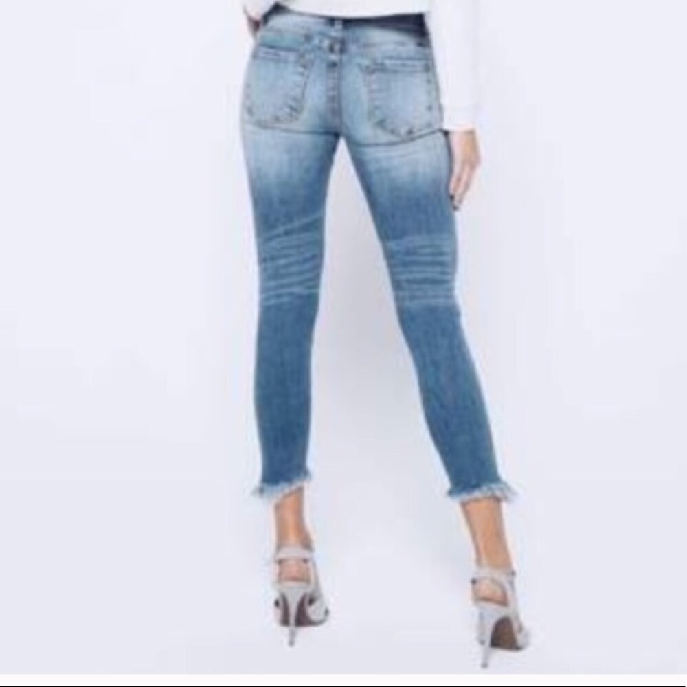 LastPair New Favorite Distressed Leg Hugging jeans - Picture 6 of 8